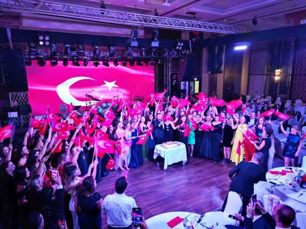 Bal de la République de l’ANTGİAD