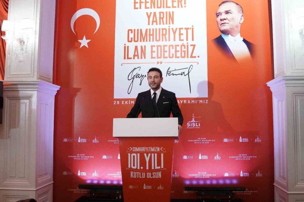 Bal de la République spécial pour le 101ème anniversaire de la République à Beyoğlu