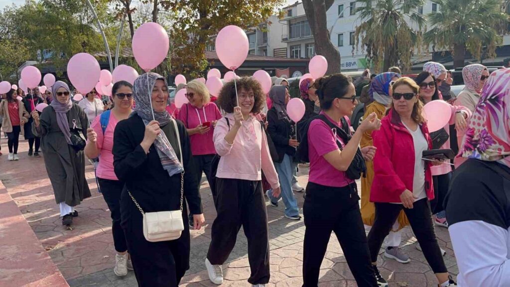 Ils ont attiré l’attention sur le cancer du sein de cette manière.
