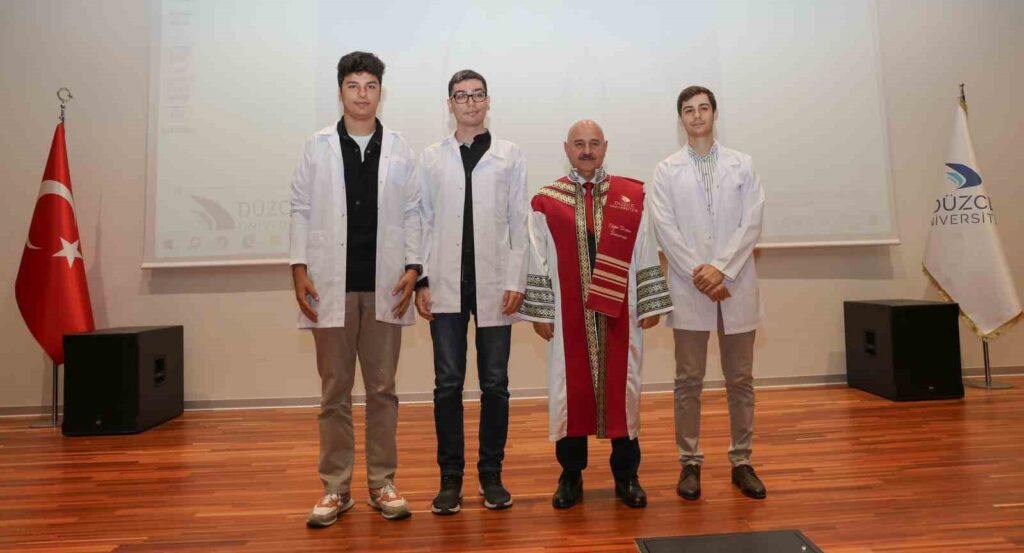 Ils ont fait le premier pas vers la médecine avec leurs blouses blanches.