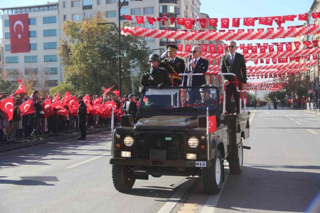 La fête de la République a été célébrée avec enthousiasme à Sivas.