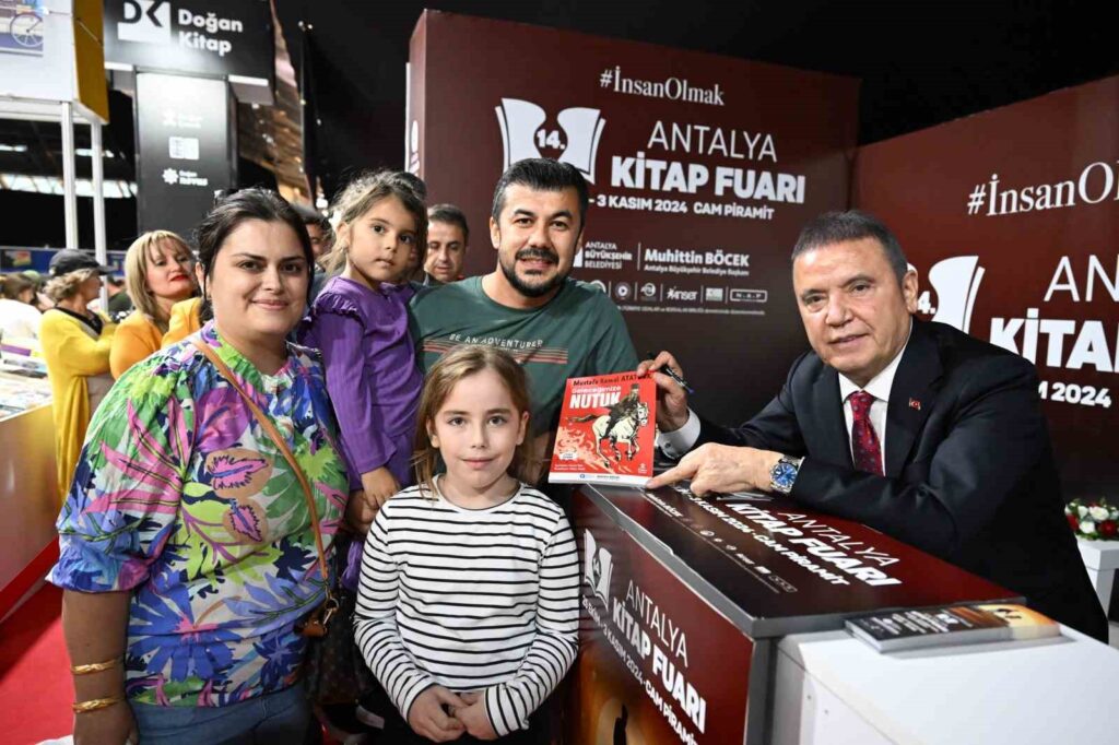 Le président Muhittin Böcek a rencontré ses lecteurs.