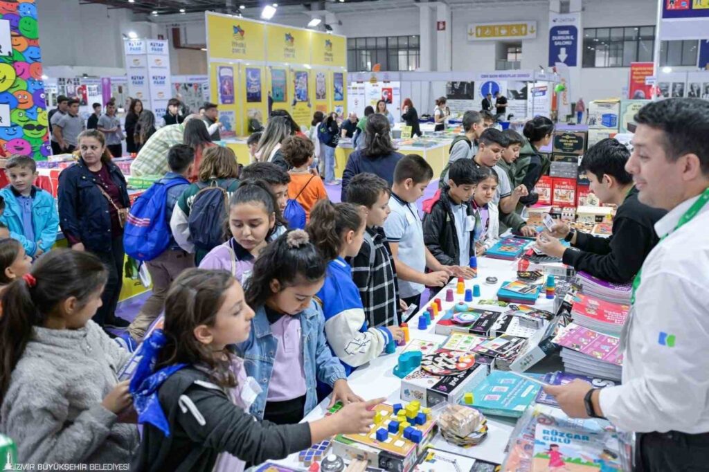 IZKİTAP accueille des amateurs de livres de tous âges.