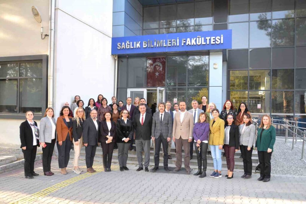 Le nouveau doyen de la Faculté des sciences de la santé est le Prof. Dr. Akansel.