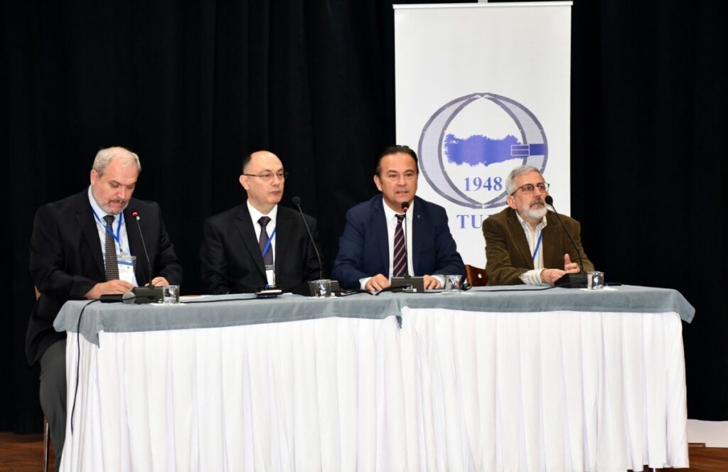Symposium de la Commission Nationale de Géodésie de Turquie à ÇOMÜ