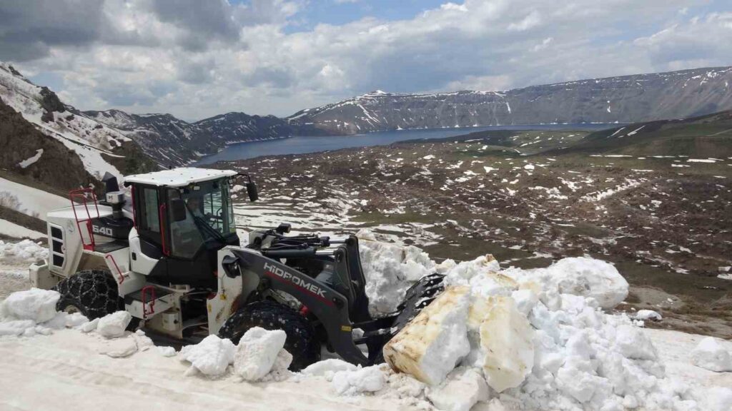 Apertura della strada per il Lago del Cratere di Nemrut