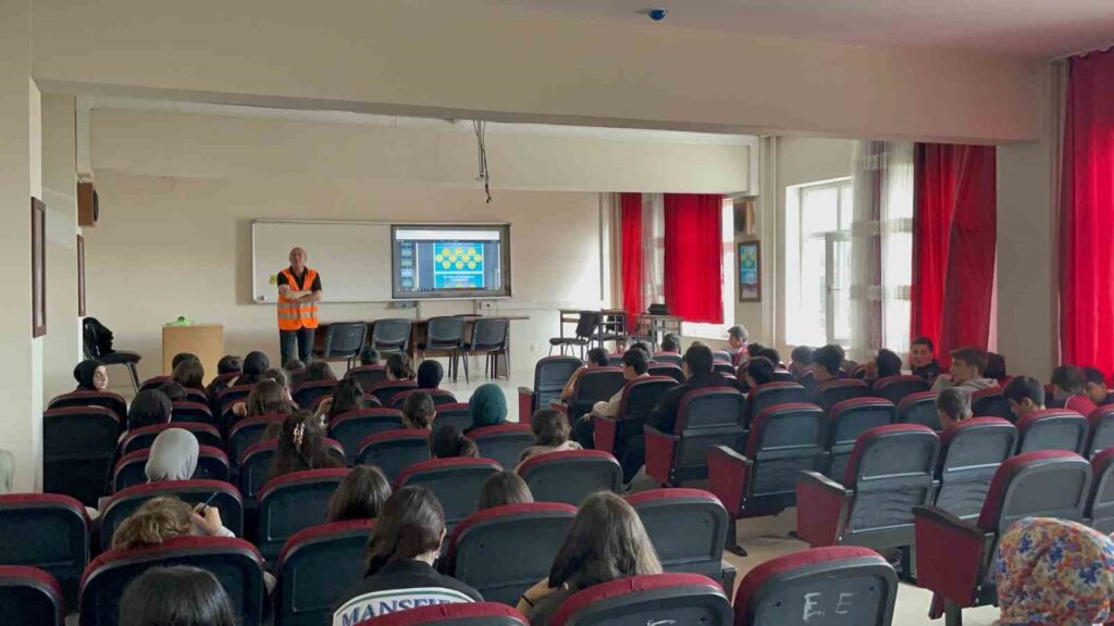 Formazione sull’amore degli animali agli studenti da parte dei veterinari volontari