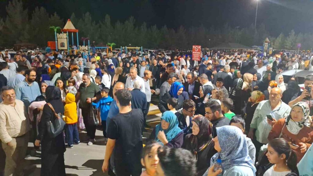 I pellegrini diretti a Hajj ad Urfa sono stati salutati con preghiere