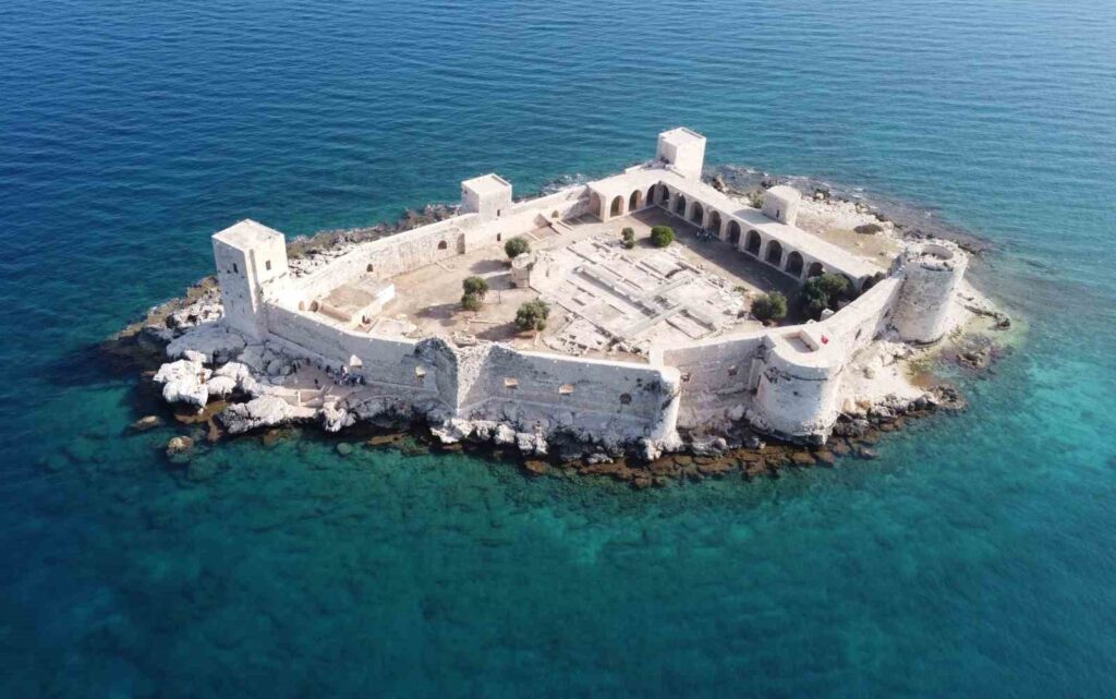Mersin: Kızkalesi è una figura importante nel turismo.