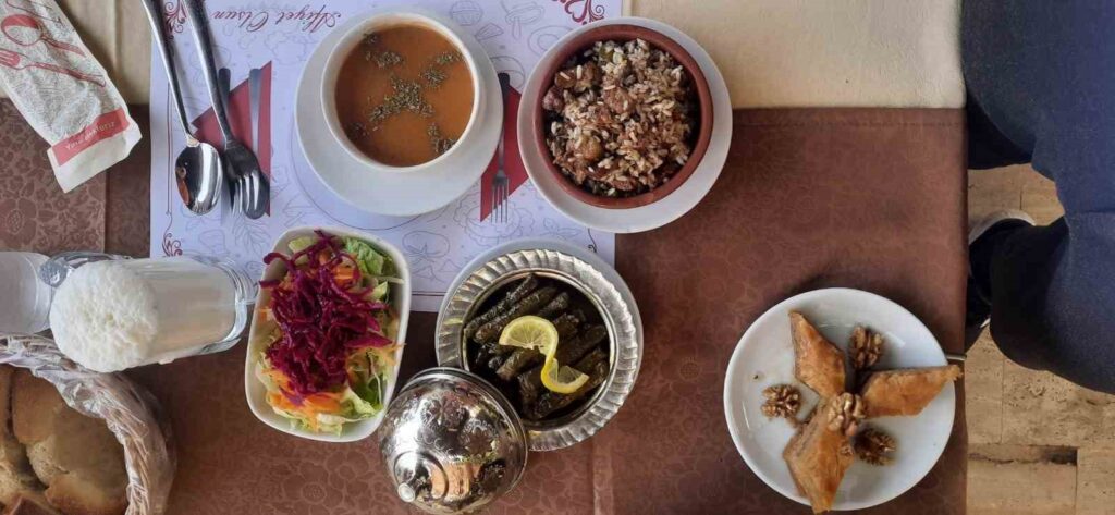 Piatto in coccio di Beypazarı: un delizioso piatto della cucina turca
