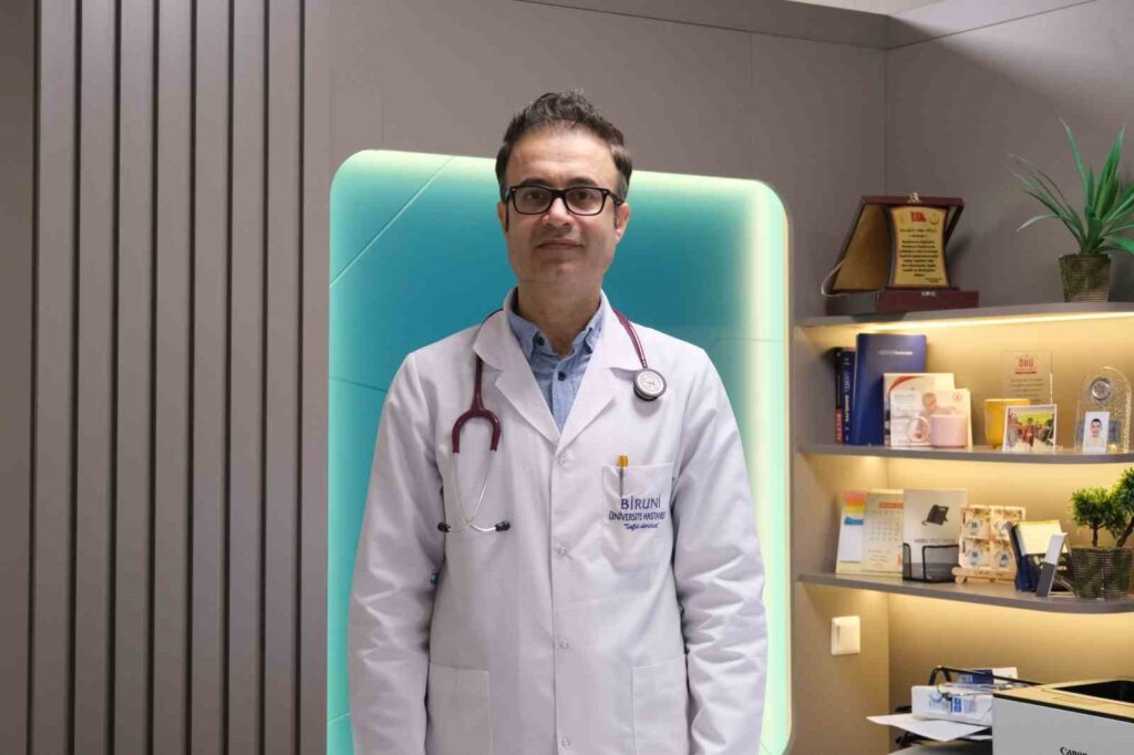 Avvertimenti sul colpo di calore dal Dr. Alihan Oral, specialista in malattie interne