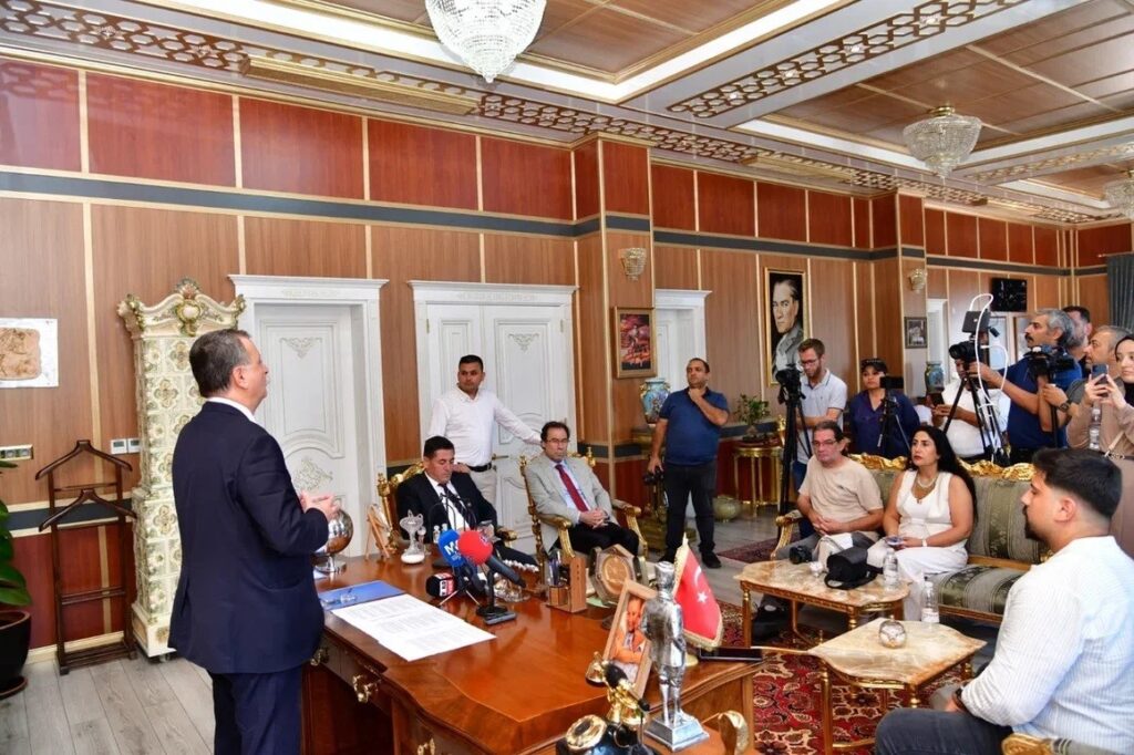 Conferenza Stampa del Sindaco di Yunusemre Semih Balaban: Progetti, Servizi e Lavori di Sterilizzazione per gli Animali Randagi
