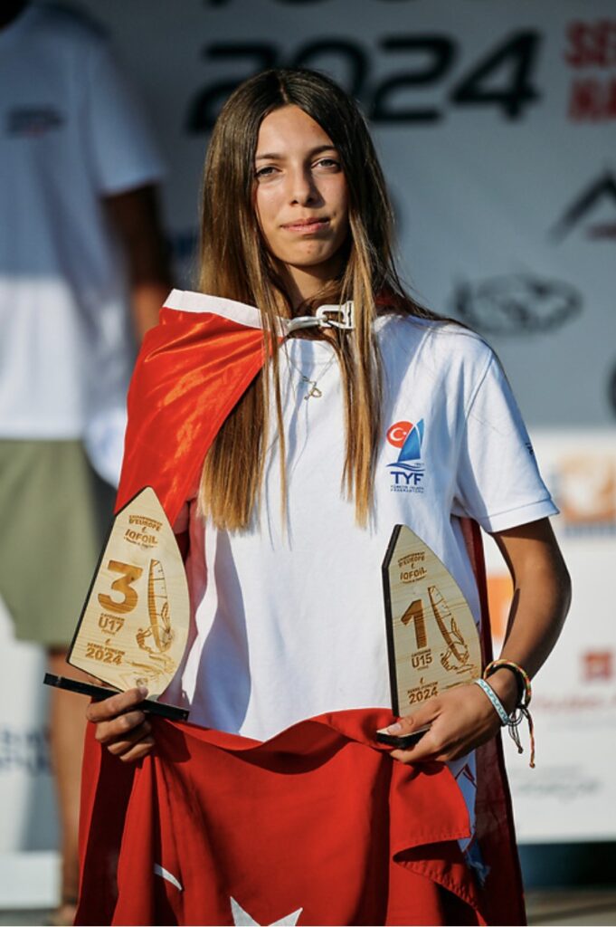 Grande successo per Parla Kabasakal dal club sportivo di windsurf e vela EMR!