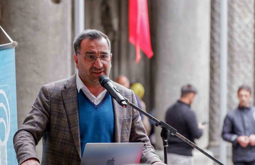 Il Presidente del ramo di Erzurum dell’Associazione per la Lingua e la Letteratura Turca, Murat Ertaş, valuta la Legge sulla Professione di Insegnante.