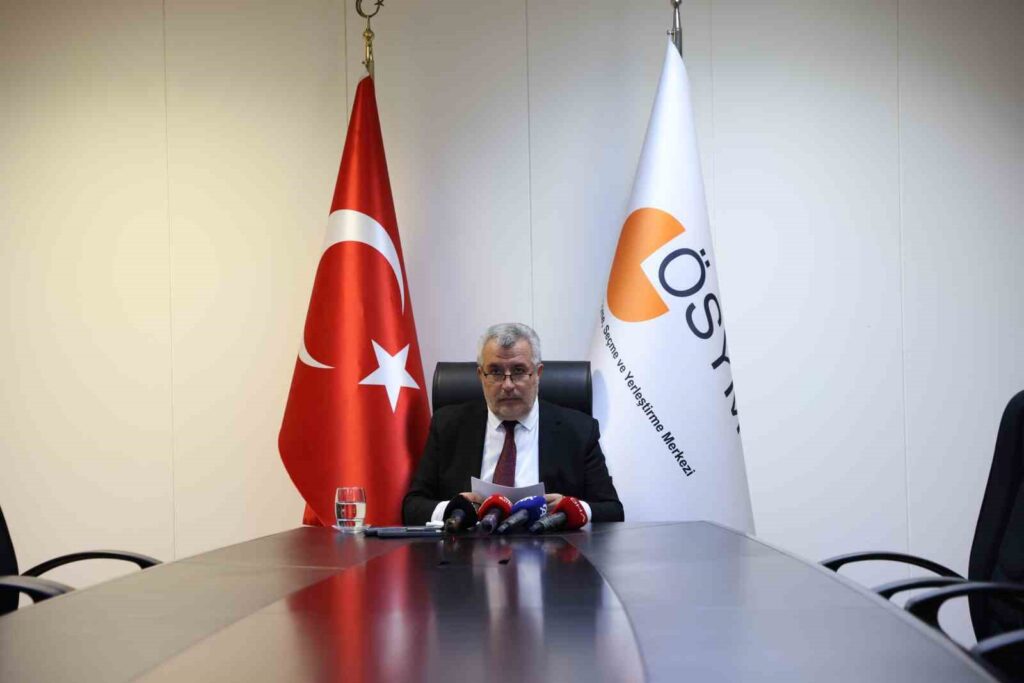Il Presidente dell’ÖSYM, il Prof. Dr. Bayram Ali Ersoy, ha annunciato i risultati del 2024 YKS.