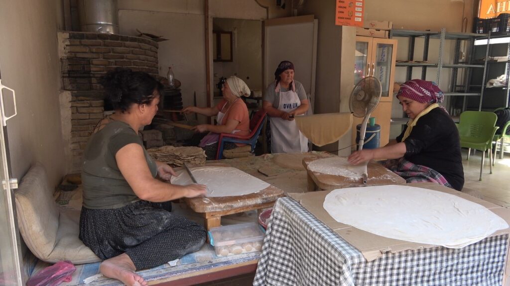 Imprenditrice a Mersin: produce yufka di villaggio nonostante il caldo