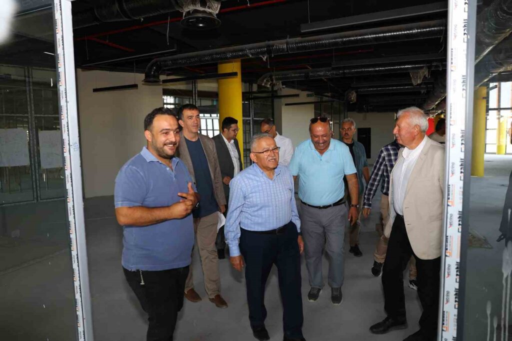 La costruzione della nuova Biblioteca Pubblica della provincia di Kayseri continua.