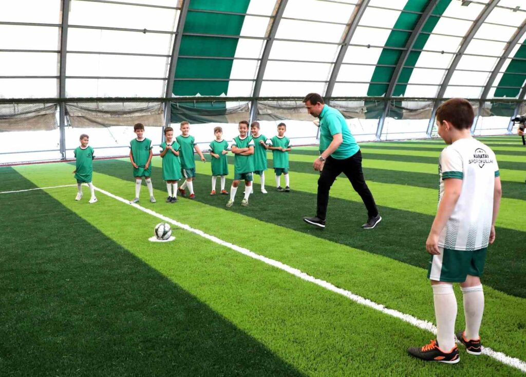 Le scuole estive di sport Karatay continuano.