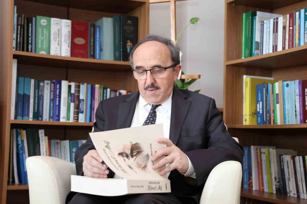 NUOVO LIBRO CHE PARLA DI MEHMET AKİF DAL VICE RETTORE DELL’UNIVERSITÀ DI DÜZCE