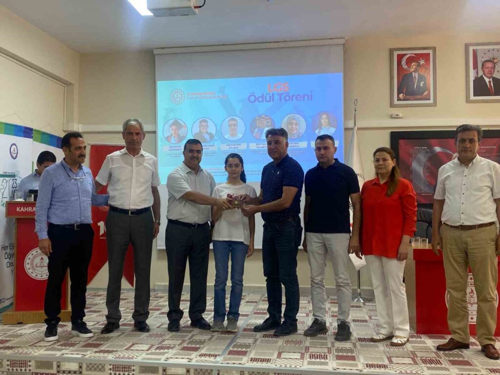 Premio agli studenti di Kahramanmaraş che si sono classificati ai primi posti nella LGS