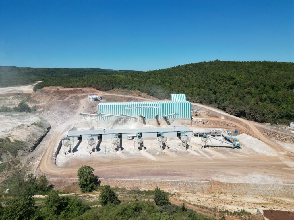Impianto moderno di frantumazione e selezione di pietre nel Golfo di Kocaeli