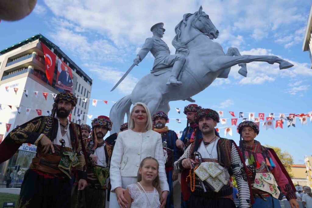 Inaugurata la nuova statua di Atatürk a Bilecik