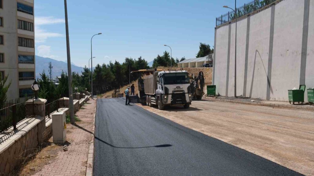 Mobilitazione per l’asfalto dal Comune di Onikişubat a Kahramanmaraş