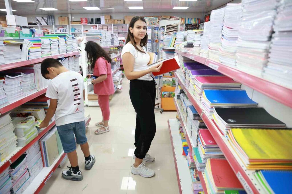 Il ritorno dei rifugiati a Hatay ha portato a un aumento degli acquisti scolastici.