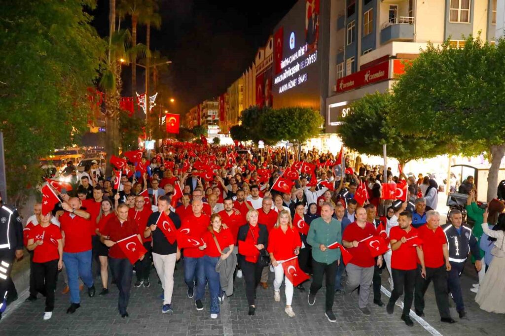La Festa della Repubblica del 29 ottobre è stata celebrata con entusiasmo ad Alanya.