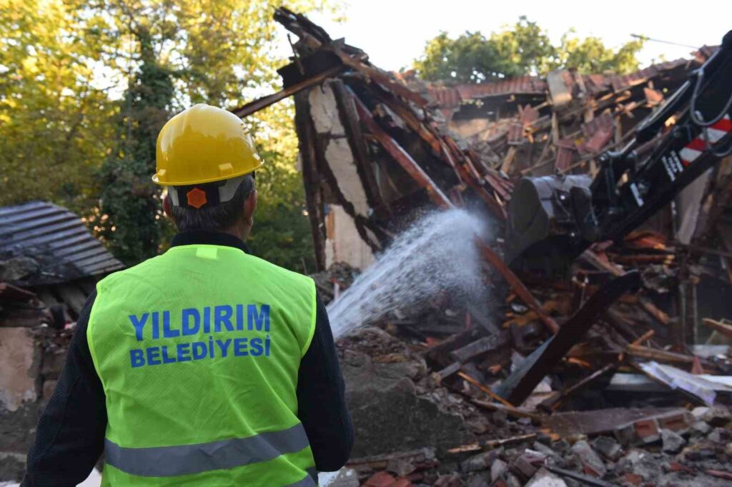 La lotta del Comune di Yıldırım contro gli edifici abbandonati e l’enfasi sulla trasformazione urbana