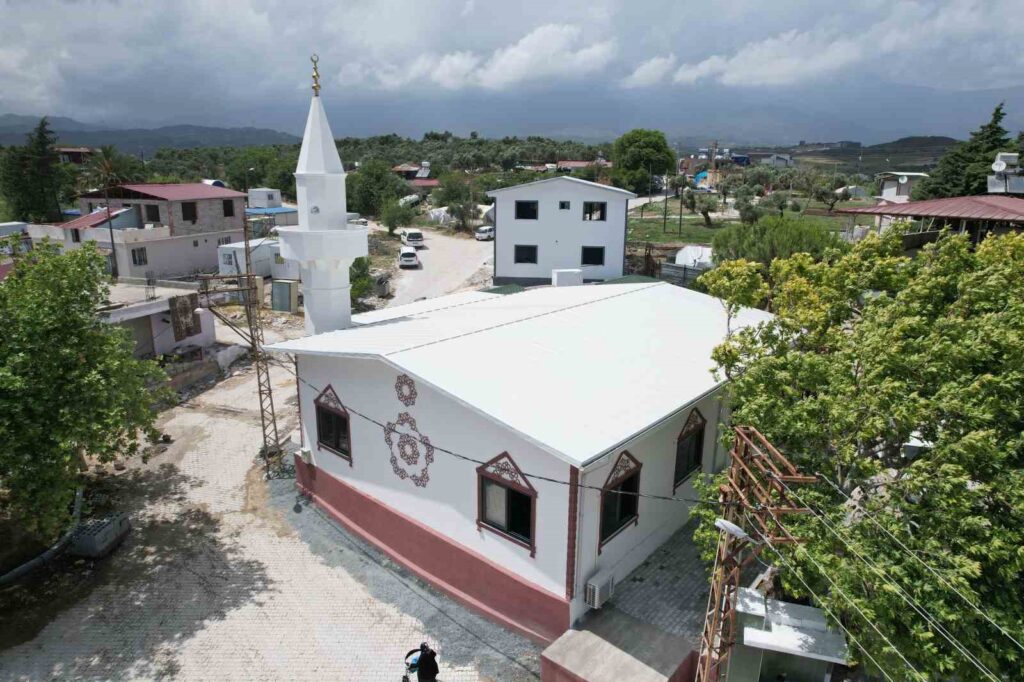 A philanthropic citizen built a mosque in Hatay, which was hit by an earthquake