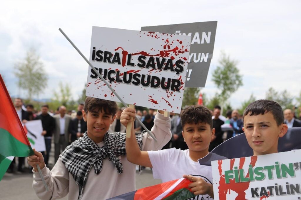 AUİÇÜ Palestine Protest: March Against Israel’s Gaza Attacks