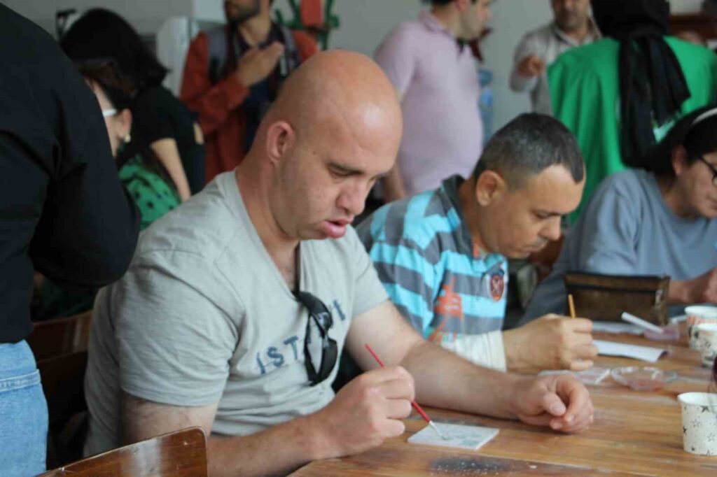 Disabled Citizens and Their Mothers Had Fun Painting Ceramics