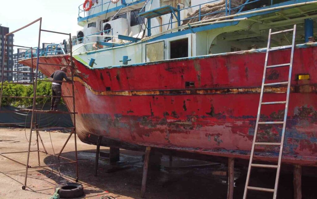 Fishermen in the Mediterranean took their fishing boats for maintenance