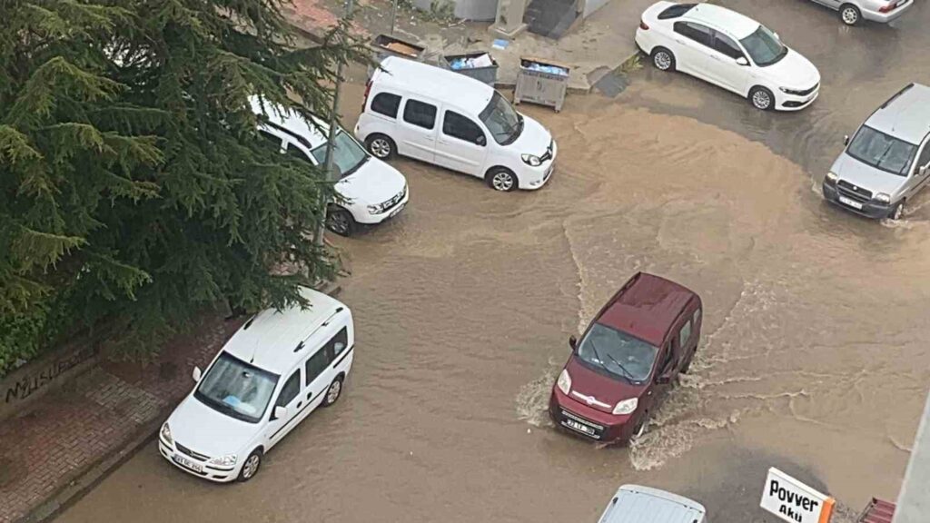 Hailstorm in Elazığ Paralyzes Traffic
