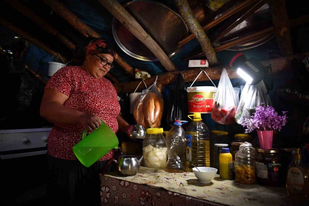 Mersin Metropolitan Municipality Supports Family Living in a Tent
