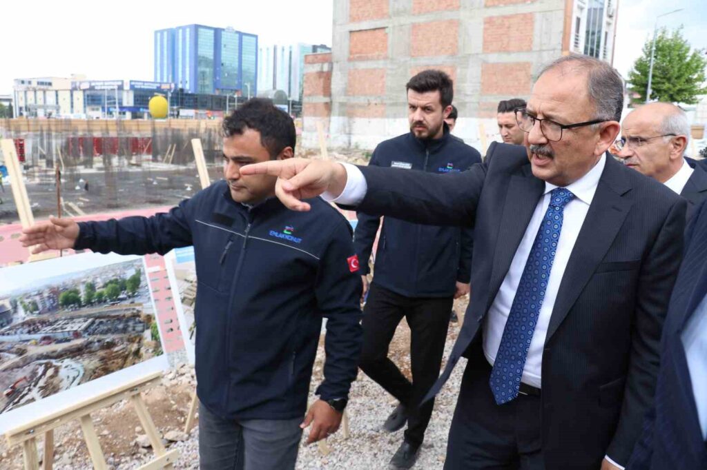 Minister of Environment, Urbanization and Climate Change Inspected Market Project in Malatya