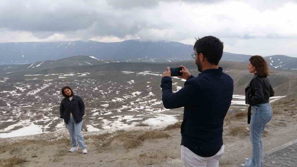 Nemrut Crater Lake in Tatvan, Bitlis Welcomes Visitors All Year Round