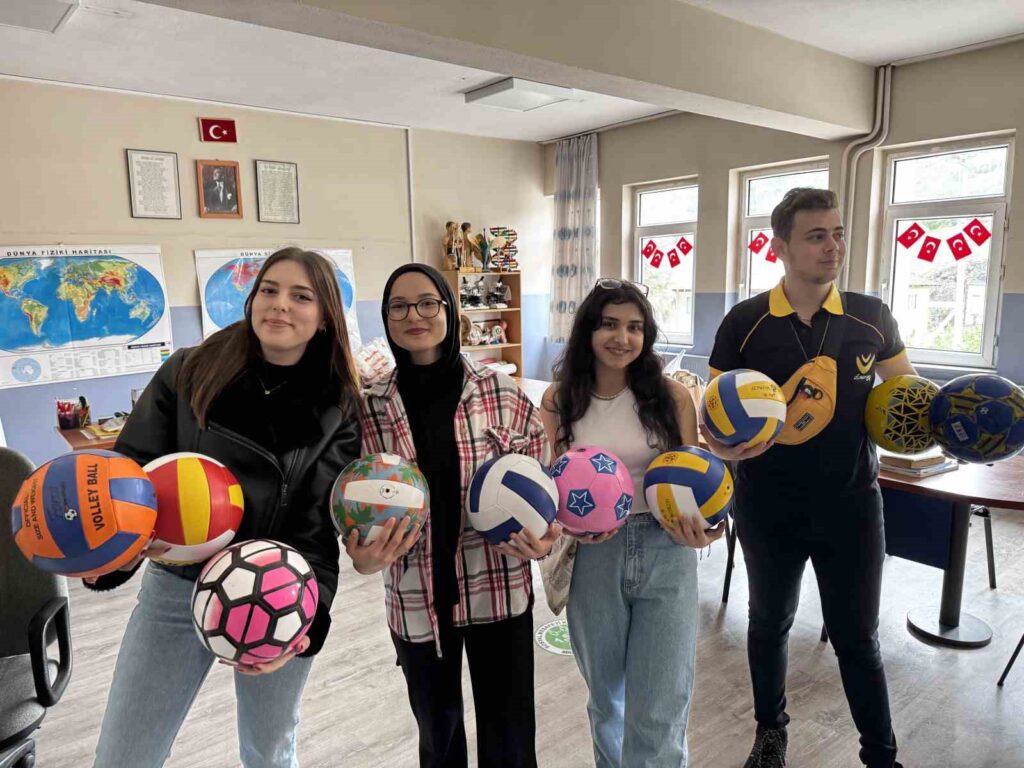 Nice Gesture from University Students Who Inflated Volleyball for Teacher in Düzce