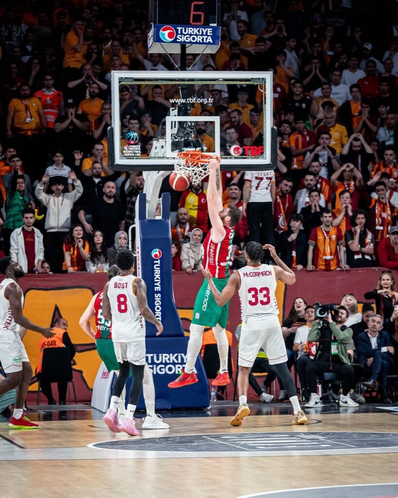 Pınar Karşıyaka moved the series to Izmir