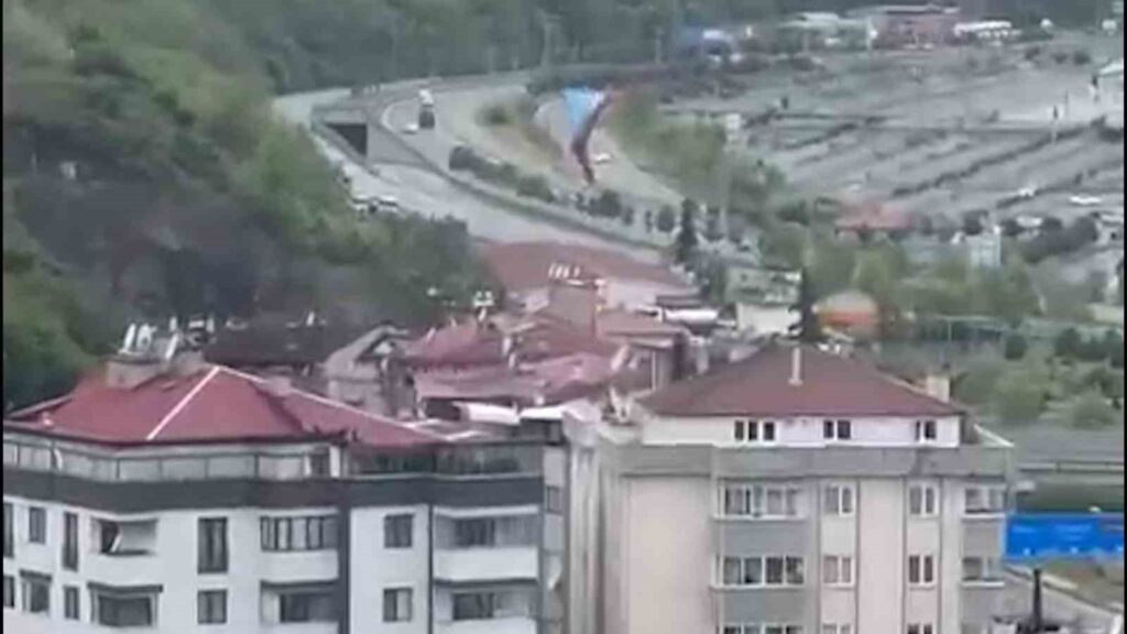 Strong Storm in Trabzon Blows Away Giant Trabzonspor Flag