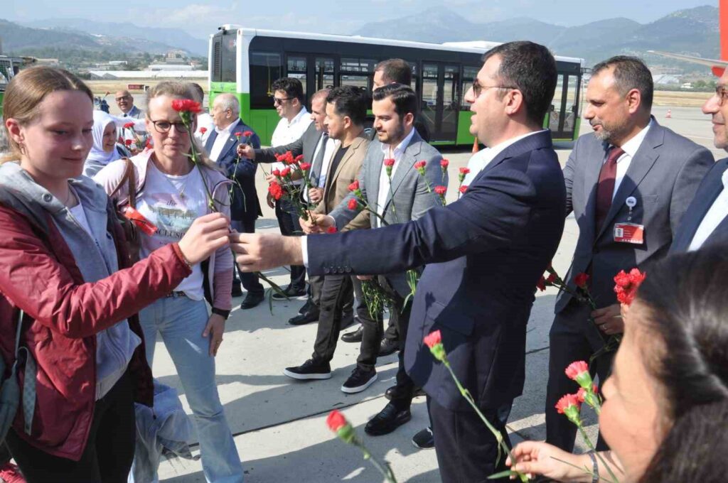 The first flight from Brussels to Gazipaşa-Alanya Airport was operated by Corendon Airlines
