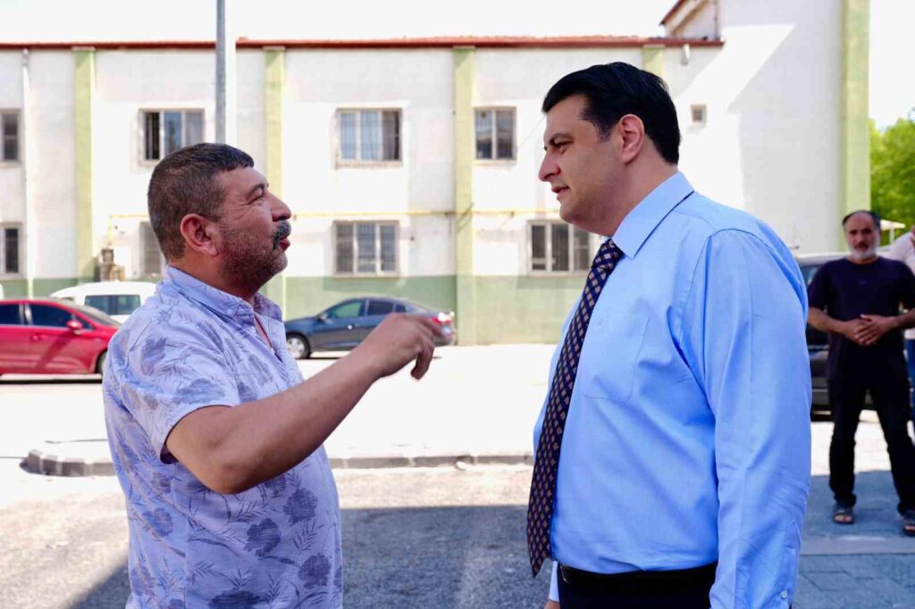 Yılmaz met with the citizens in the Karşıyaka region
