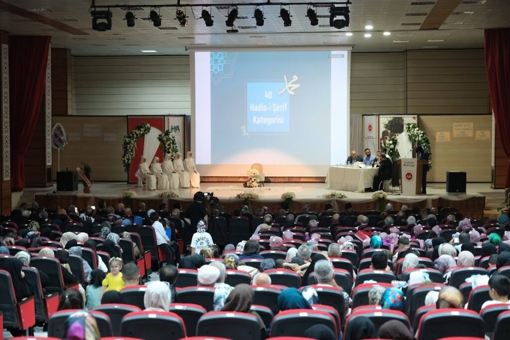 A Memorization and Meaning Reading Competition of Hadiths was organized in three separate categories.