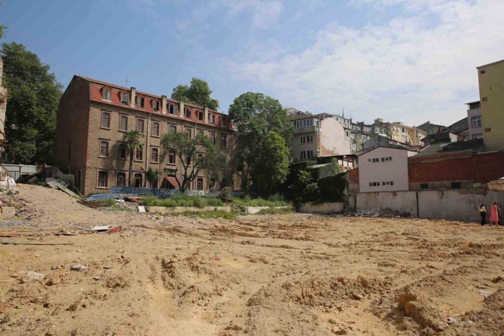 Büyükakın: “A park will be built in place of the demolished tax office”