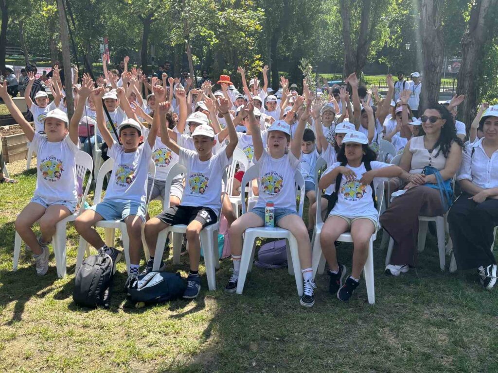Children in Beyoğlu planted trees on World Environment Day