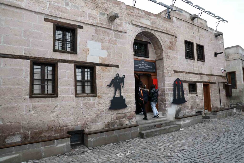 Famous rush to the Canakkale Museum