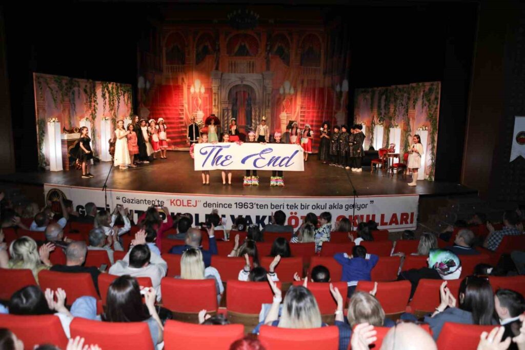 GKV students were enchanted by the English musical