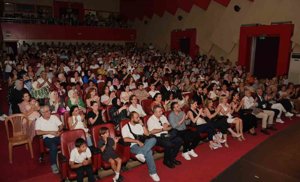 Magnificent stage performance by young actors in Osmangazi
