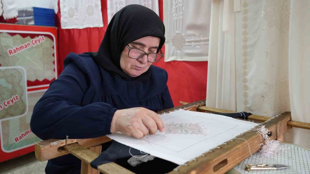 She has been continuing the embroidery work she started at the age of 7 with love for 43 years